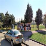 JIH/Za Školou (parking Tuháčkova) vlevo